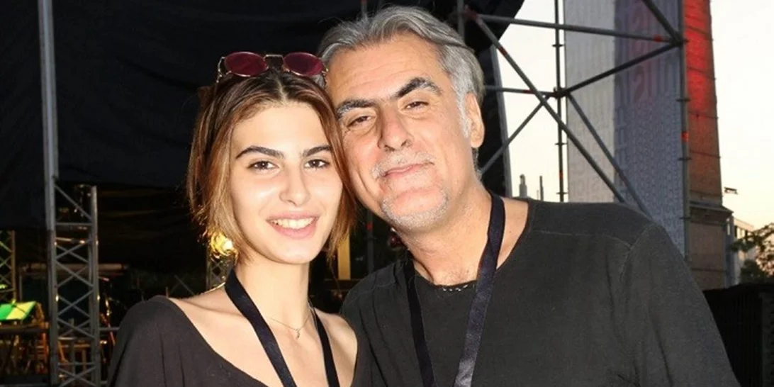 Είδαμε την κούκλα 15χρονη κόρη του Φίλιππου Πλιάτσικα | H σπάνια εμφάνιση στο πλευρό του μπαμπά της