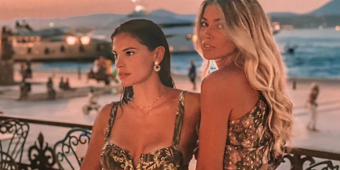 Χριστίνα Μπόμπα | Καλοκαιρινή απόδραση στις Σπέτσες με διάσημες φίλες της