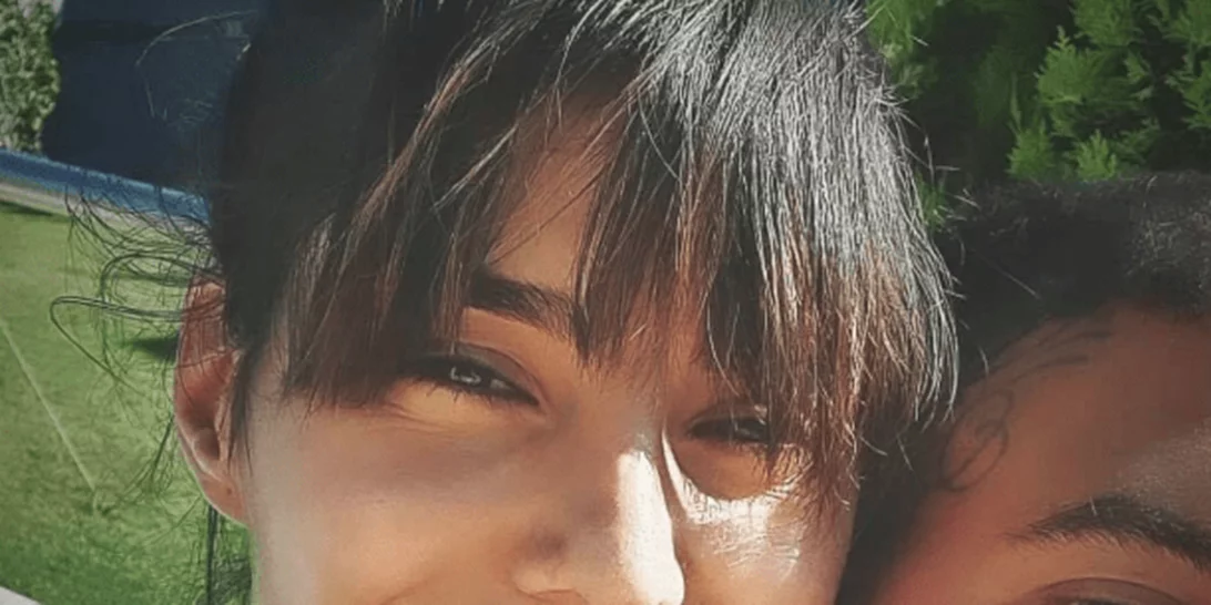 Snik | Η φωτογραφία με την Ηλιάνα Παπαγεωργίου με αφορμή τη γιορτή της και η αλλαγή στα μαλλιά του