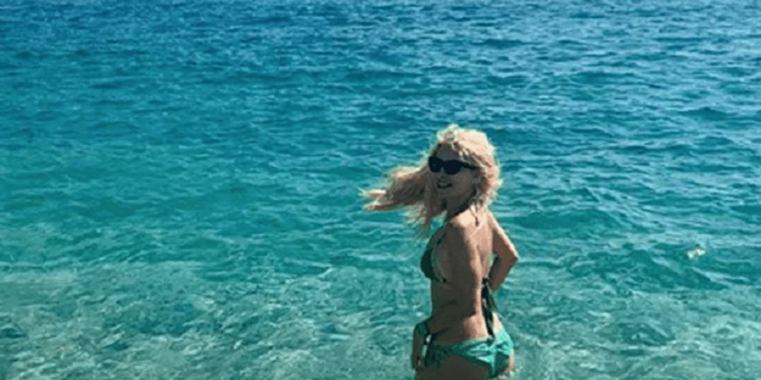 Ελένη Μενεγάκη | Οι πρώτες φωτογραφίες με μπικίνι για το 2020