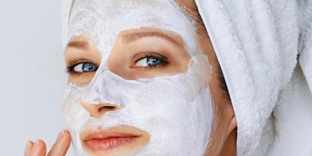 3 ιδιοφυείς χρήσεις για το γάλα στο δέρμα σου