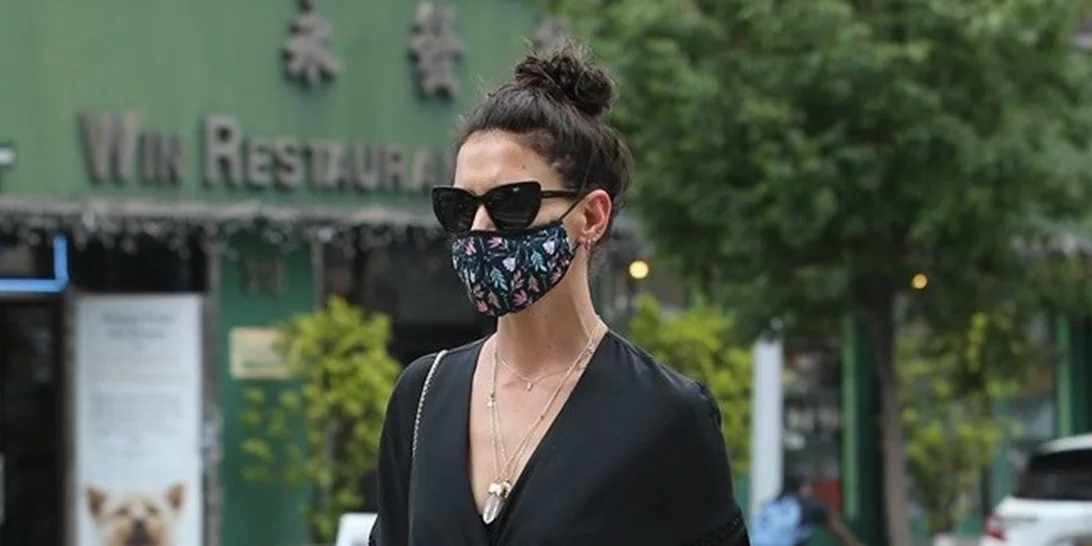 Η Katie Holmes με total black