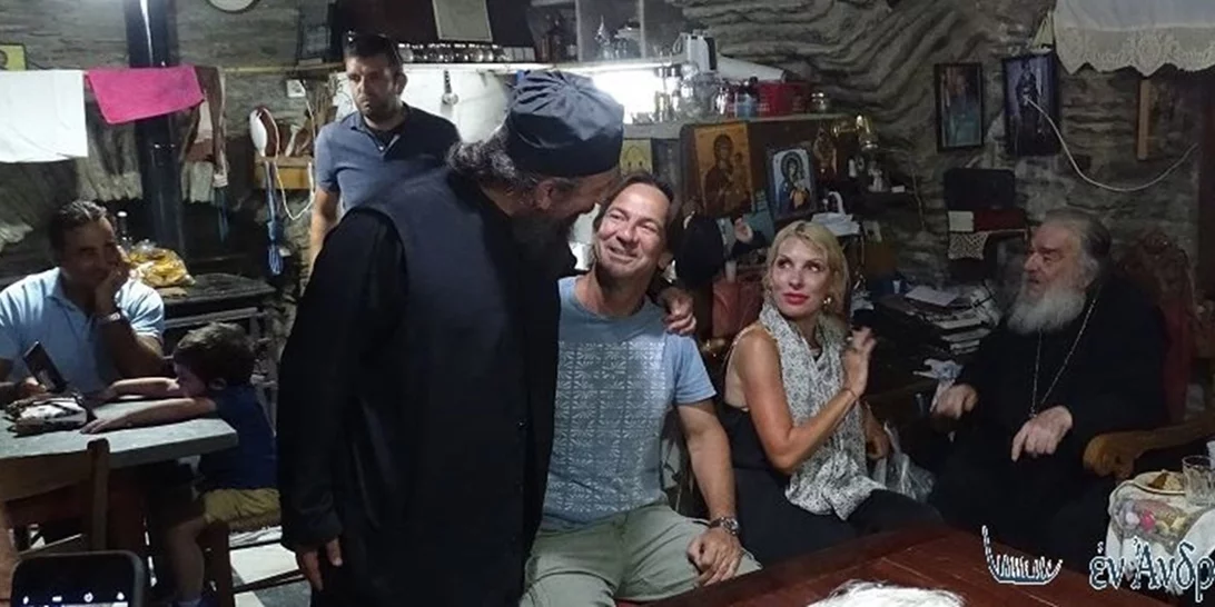 Ελένη Μενεγάκη-Μάκης Παντζόπουλος | Σε μοναστήρι της Άνδρου μαζί με τη μητέρα της, Ζέτα (pics)