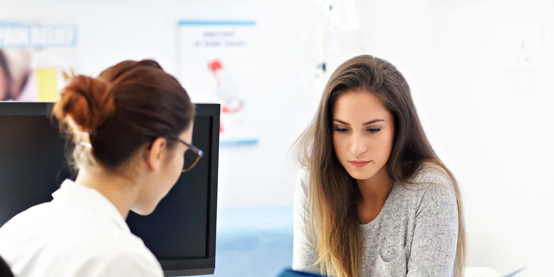 Σε τι γιατρό πρέπει να απευθυνθώ για θεραπεία κονδυλωμάτων;