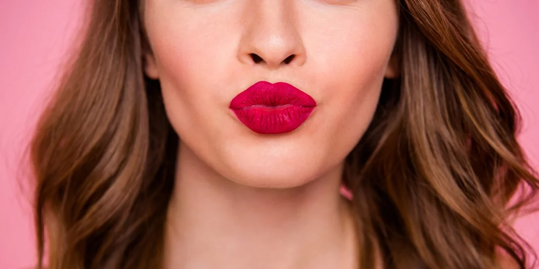 Υαλουρονικό στα χείλη | Η διαδικασία, τι γίνεται αν κάτι πάει στραβά και όσα πρέπει να ξέρεις