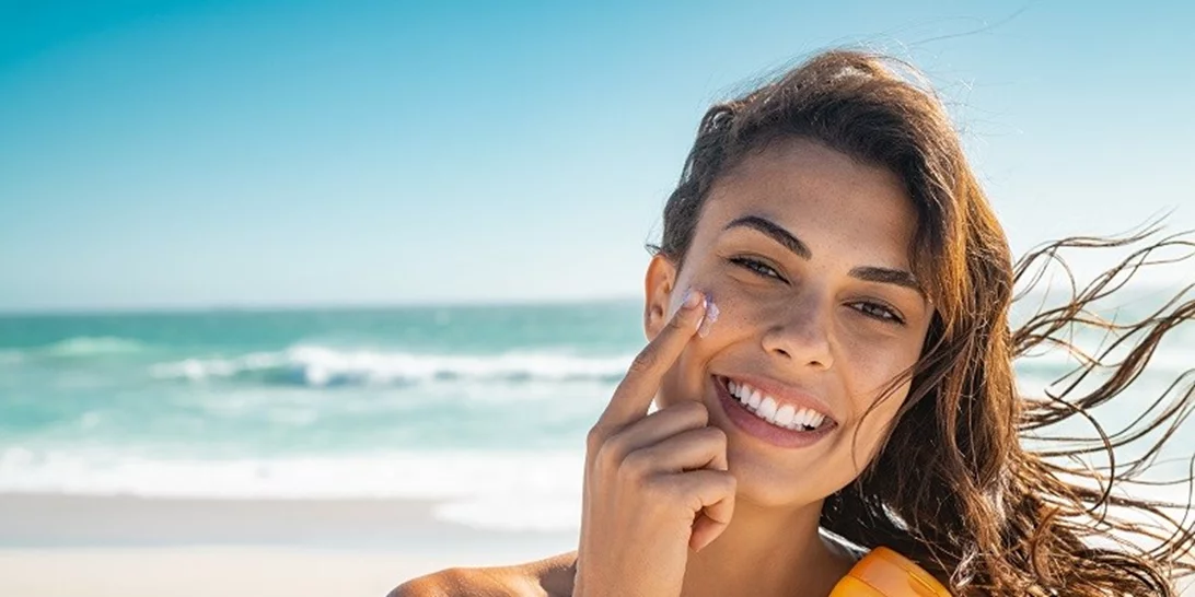 Ενυδατική με SPF vs Αντηλιακό | Τι είναι καλύτερο;