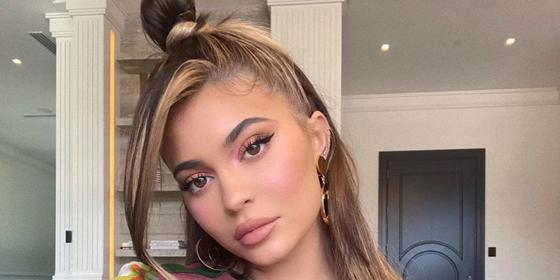 Kylie Jenner | Έβαψε τα μαλλιά της στην πιο όμορφη καστανή απόχρωση του καλοκαιριού