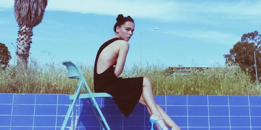 Tρία κομμάτια κλειδιά για να απογειώσεις το μαύρο χρώμα και το καλοκαίρι