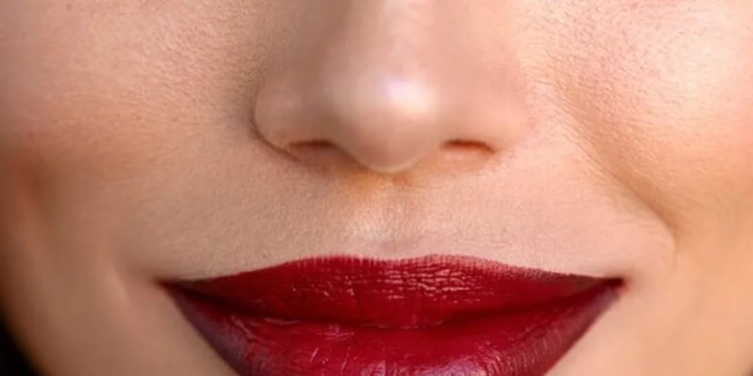 Τα μυστικά για σαρκώδη χείλη από τον πλαστικό και τον makeup artist