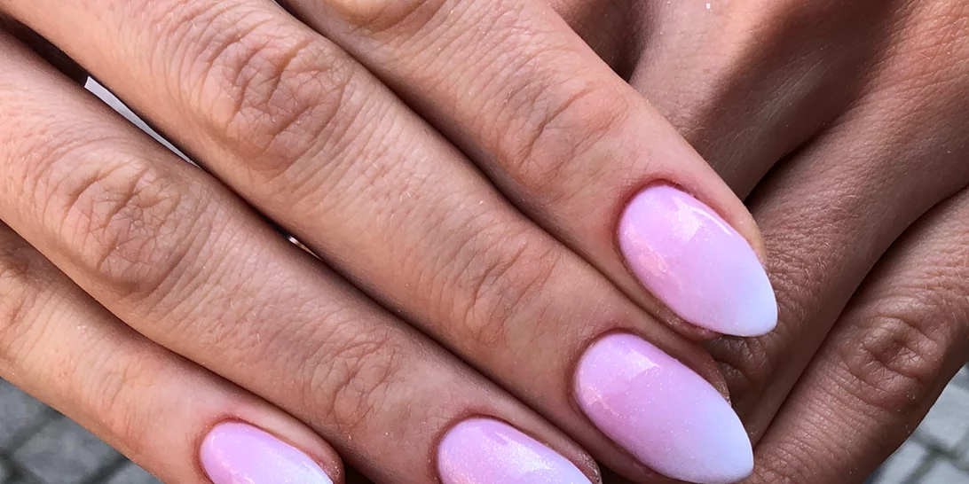 15 σχέδια για αμυγδαλωτά νύχια που πρέπει να δεις πριν το επόμενο ραντεβού σου για μανικιούρ