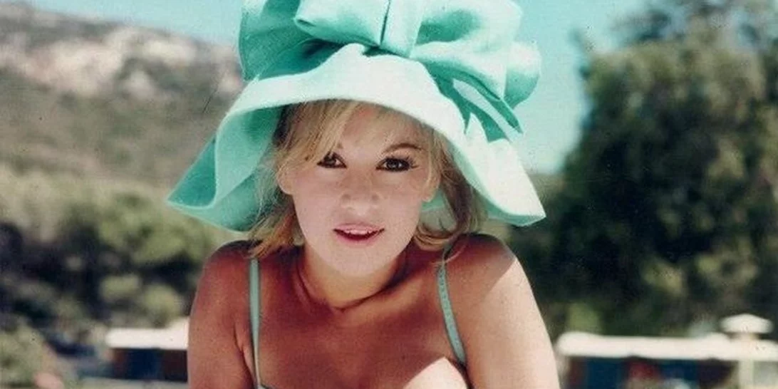 24 χρόνια χωρίς την Αλίκη Βουγιουκλάκη | Σπάνιες φωτογραφίες από τη ζωή της