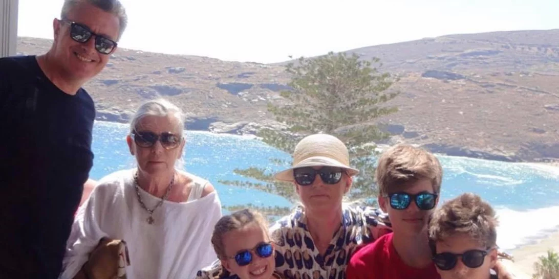 Νίκος Χατζηνικολάου-Κρίστη Τσολακάκη | Σπάνια φωτογραφία με τα τρία παιδιά τους από τις διακοπές