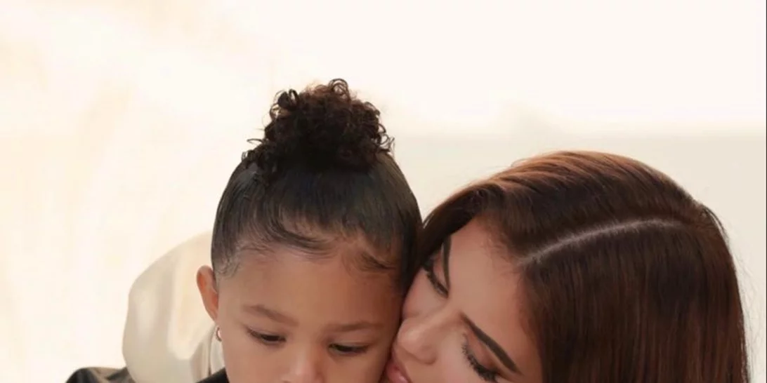 Γενέθλια για την 23χρονη δισεκατομμυριούχο Kylie Jenner | Πώς της ευχήθηκε η οικογένειά της