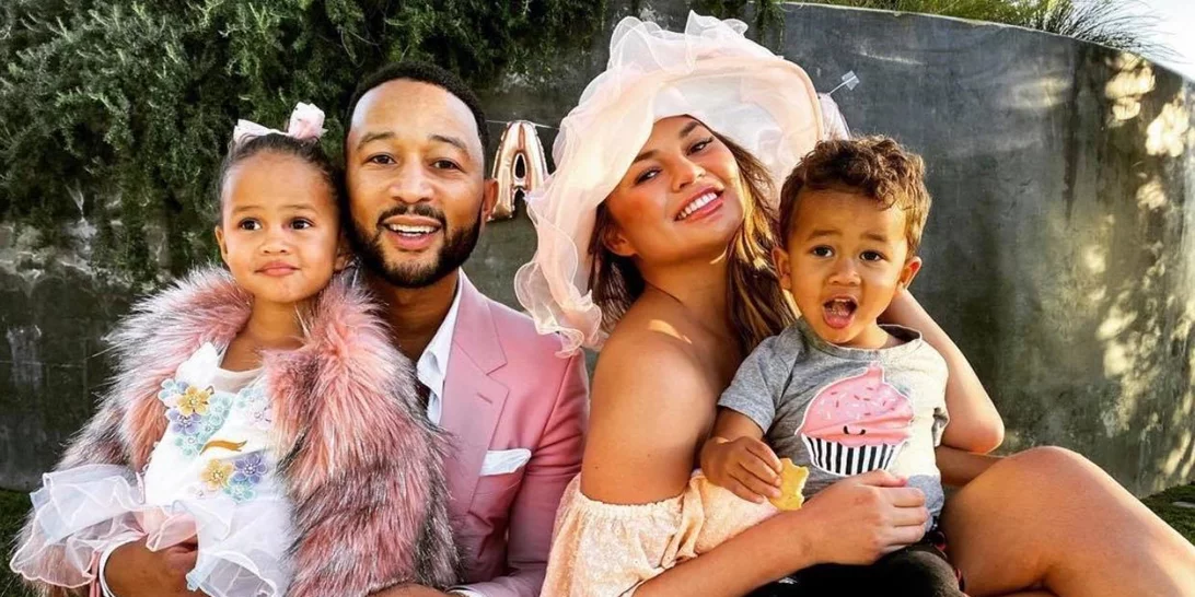 John Legend - Chrissy Teigen | Θα γίνουν γονείς για τρίτη φορά