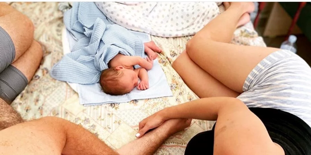 Λένα Δροσάκη | Η νέα φωτογραφία με τον ενός μηνός γιο της στην παραλία