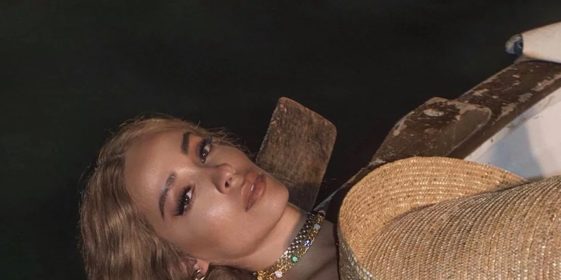 Νονά η Ελένη Φουρέιρα | Το φόρεμα που επέλεξε και συζητήθηκε