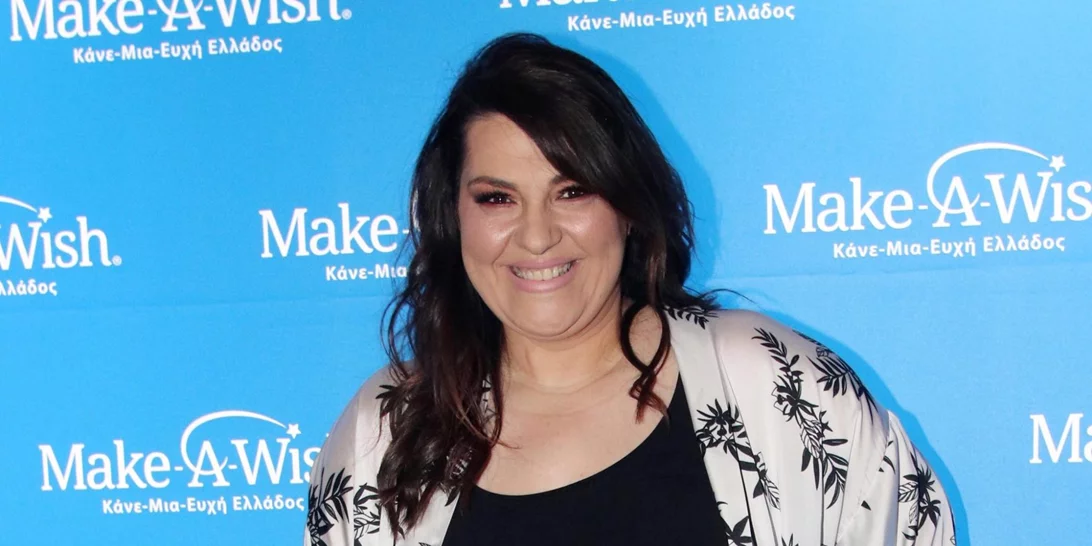 Κατερίνα Ζαρίφη | Ποζάρει με μαγιό δίχως ίχνος μακιγιάζ