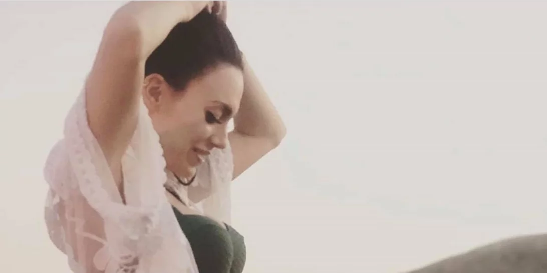 Κρυσταλλία Ρήγα | Ποζάρει με τη φίλη της, Πηνελόπη Αναστασοπούλου, και δείχνει τη φουσκωμένη της κοιλιά για πρώτη φορά