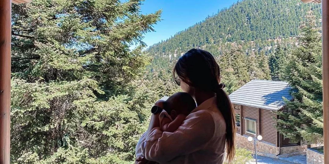 Νικολέττα Ράλλη | Απόδραση στο βουνό με τη νεογέννητη κόρη της (pics)