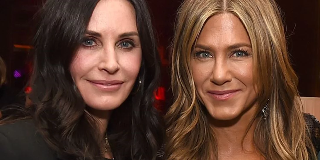 Monica vs. Rachel | Η Courteney Cox και η Jennifer Aniston σε έναν φιλικό αγώνα μπιλιάρδου