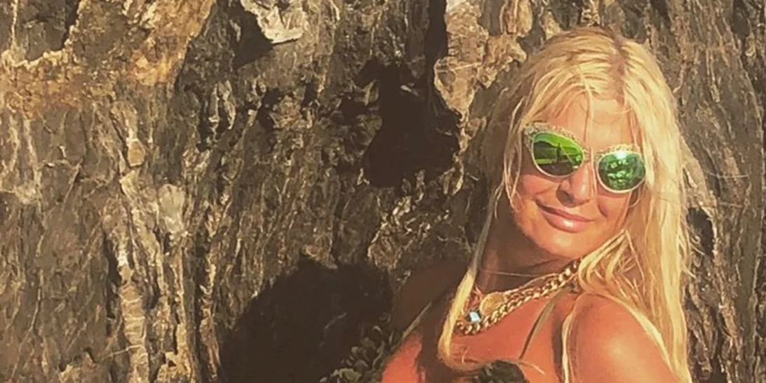 Η Mαρίνα Πατούλη ποζάρει με μπικίνι και δηλώνει | "Σημασία έχει να είσαι αληθινή"