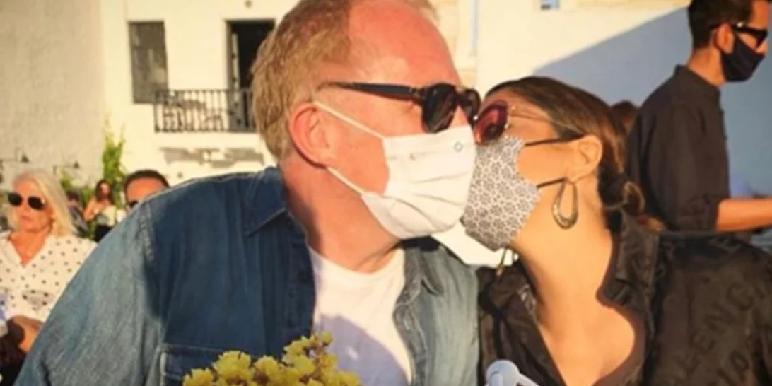 Salma Hayek | Διακοπές στην Πάρο με τον κροίσο σύζυγό της - Παντού με μάσκα (pics)