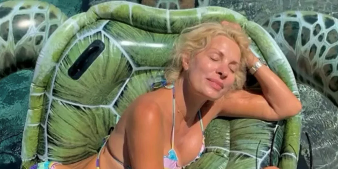 Ελένη Μενεγάκη | Η νέα φωτογραφία με μαγιό που μόλις ανέβασε