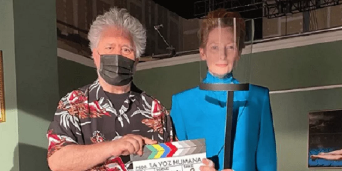 Δημιουργίες του Balenciaga εντυπωσιάζουν στη νέα ταινία των Tilda Swinton και Pedro Almodóvar