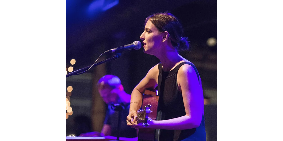 Ειρήνη Σκυλακάκη | Η ταλαντούχα τραγουδοποιός που είναι κόρη του νέου υπουργού