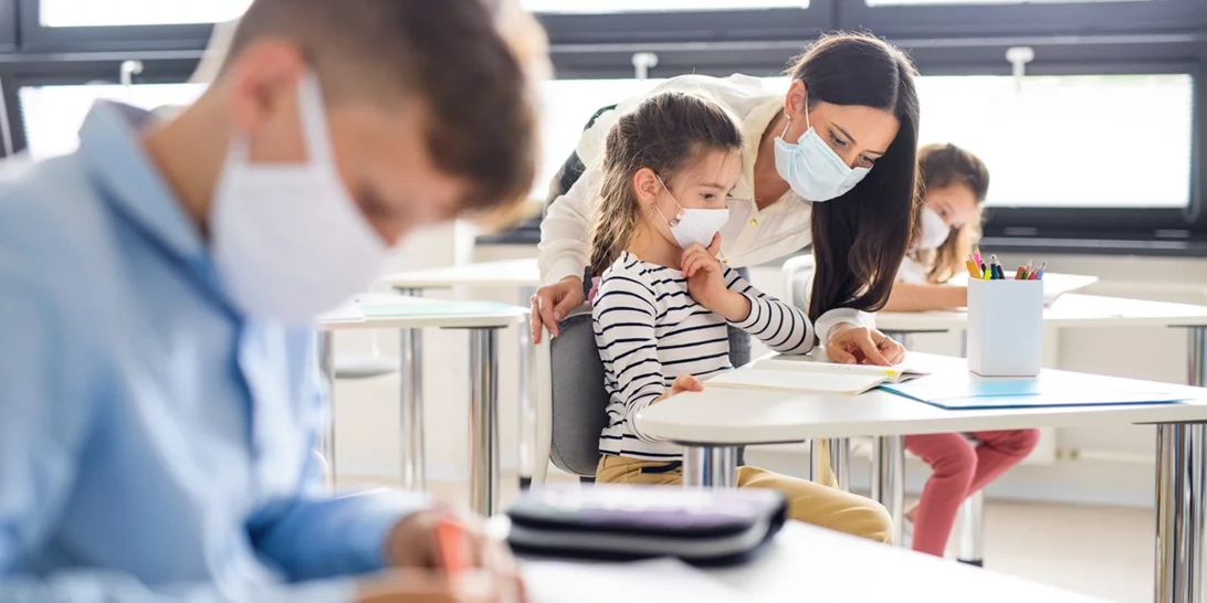 Τι προβλέπουν οι ειδικοί για την πανδημία το φθινόπωρο και τον χειμώνα | Το σενάριο νέου κύματος