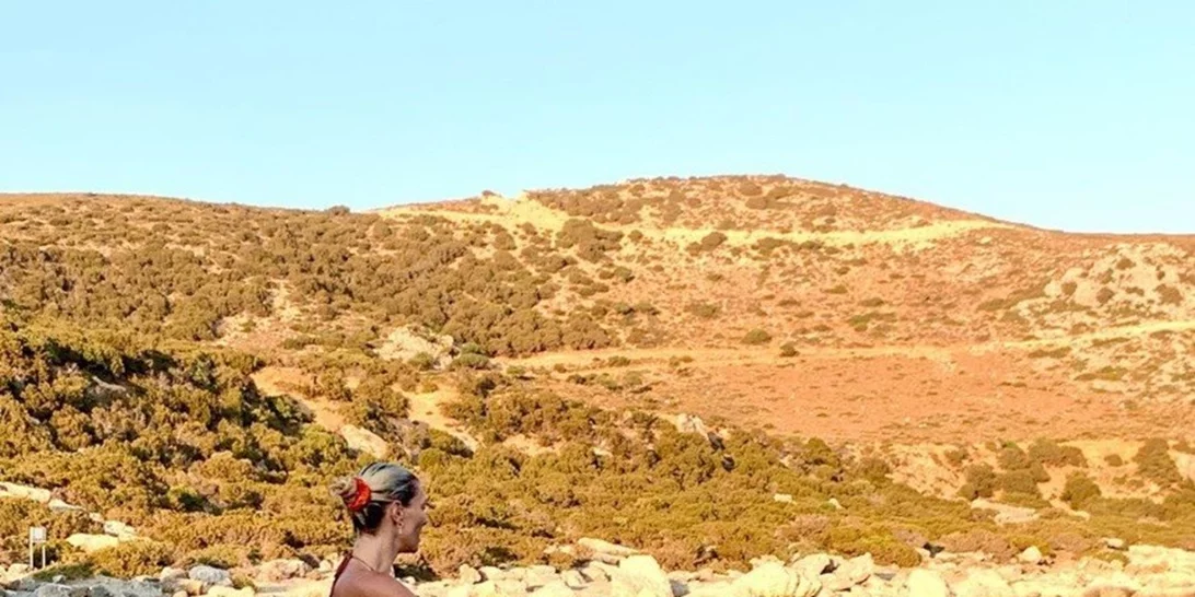 Ζέτα Δούκα | Ποζάρει χωρίς ρετούς και φίλτρα με μπικίνι και εντυπωσιάζει με τη σιλουέτα της