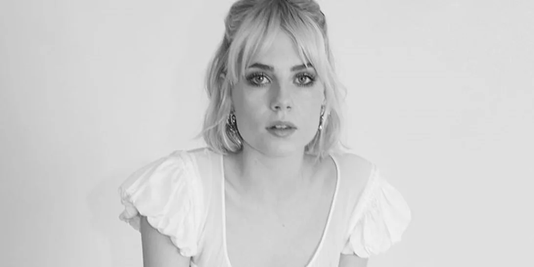 Η Lucy Boynton ενσαρκώνει το ελεύθερο πνεύμα των αρωμάτων Chloé