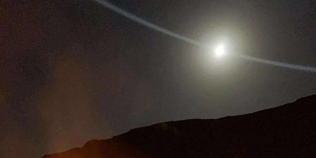 Λίγο κρασί, λίγο θάλασσα & το αγόρι της | Η Ελένη Μενεγάκη ποζάρει στην αγκαλιά του Μάκη Παντζόπουλου (pics)