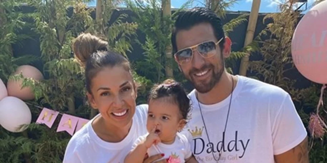 Ελένη Χατζίδου – Ετεοκλής Παύλου | Το πάρτι για τα πρώτα γενέθλια της κόρης τους