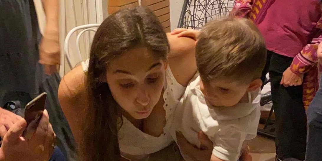 Φωτεινή Αθερίδου - Κωνσταντίνος Μαγκλάρας | Ο γιος τους έγινε ενός έτους - Έτσι γιόρτασαν τα πρώτα του γενέθλια