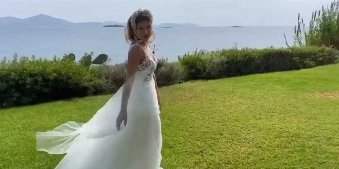 Νύφη η Κλέλια Ανδριολάτου (pics)