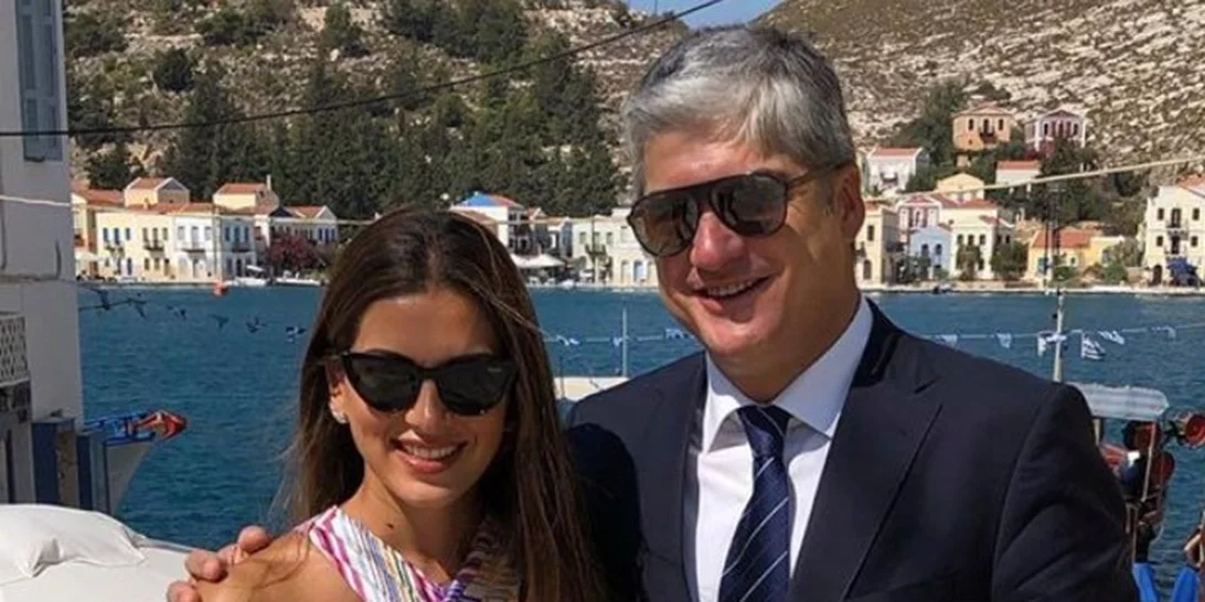 Σταματίνα Τσιμτσιλή | Τα φορέματα που επέλεξε στο ταξίδι της στο Καστελλόριζο με τον Θέμη Σοφό