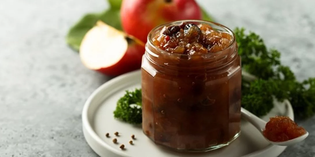 Μαρμελάδα με μήλα, άρωμα λεμόνι και σταφίδες