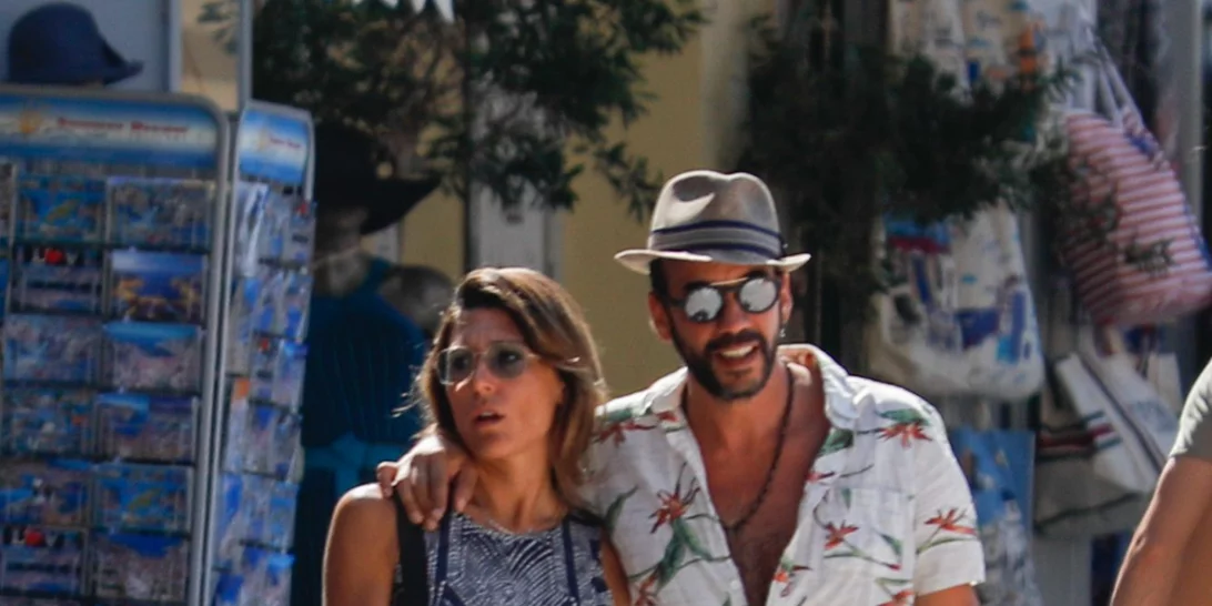 Πάνος Μουζουράκης | Πιο ερωτευμένος από ποτέ στην Ύδρα με τη σύντροφό του, Τζίνα Βαρελά