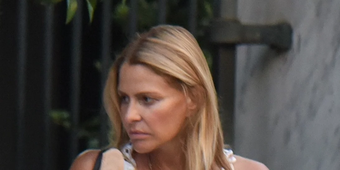 Τζένη Μπαλατσινού | Με εξαιρετικά φουσκωμένη κοιλίτσα και boho look σε βόλτα της στην Αθήνα