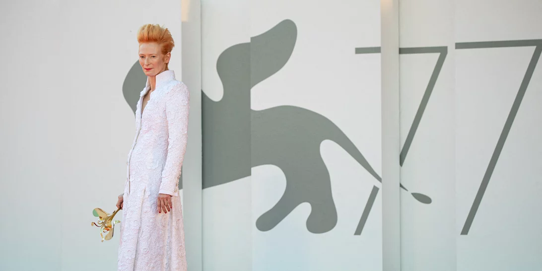 Comeback style | H Tilda Swinton με pajamas στη Βενετία