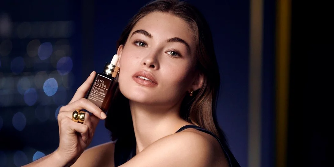 Ο Νο.1 νυχτερινός ορός παγκοσμίως εξελίσσεται: Τι καινούργιο έχει να προσφέρει ο νέος Advanced Night Repair