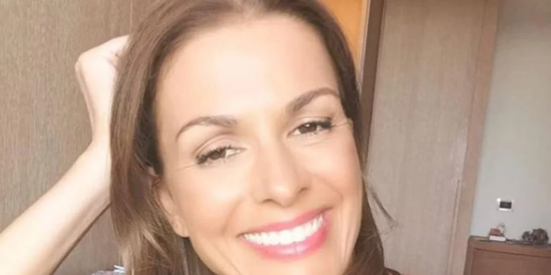 Νέο κούρεμα για την Τζίνα Αλιμόνου | Η αλλαγή στην εμφάνιση της ηθοποιού μετά από καιρό