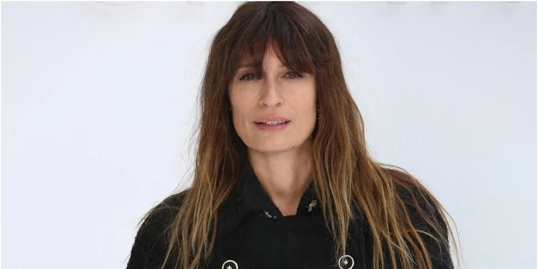 Πώς να συνδυάσεις κομψά το τζιν σου μετά τα 50