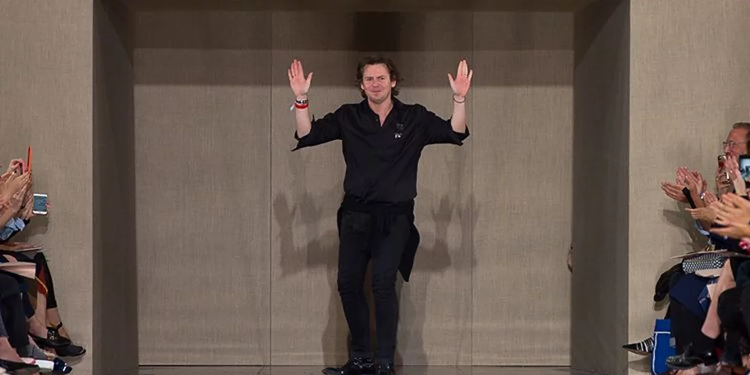 Christopher Kane | Δανείζει το Instagram του σε σπουδαστές μόδας που ανήκουν σε μη λευκές κοινότητες