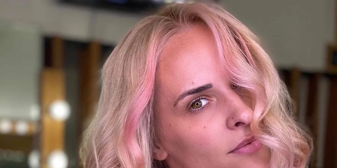  «Pink Everywhere» | Η Έλενα Ασημακοπούλου έβαψε τα μαλλιά της ροζ