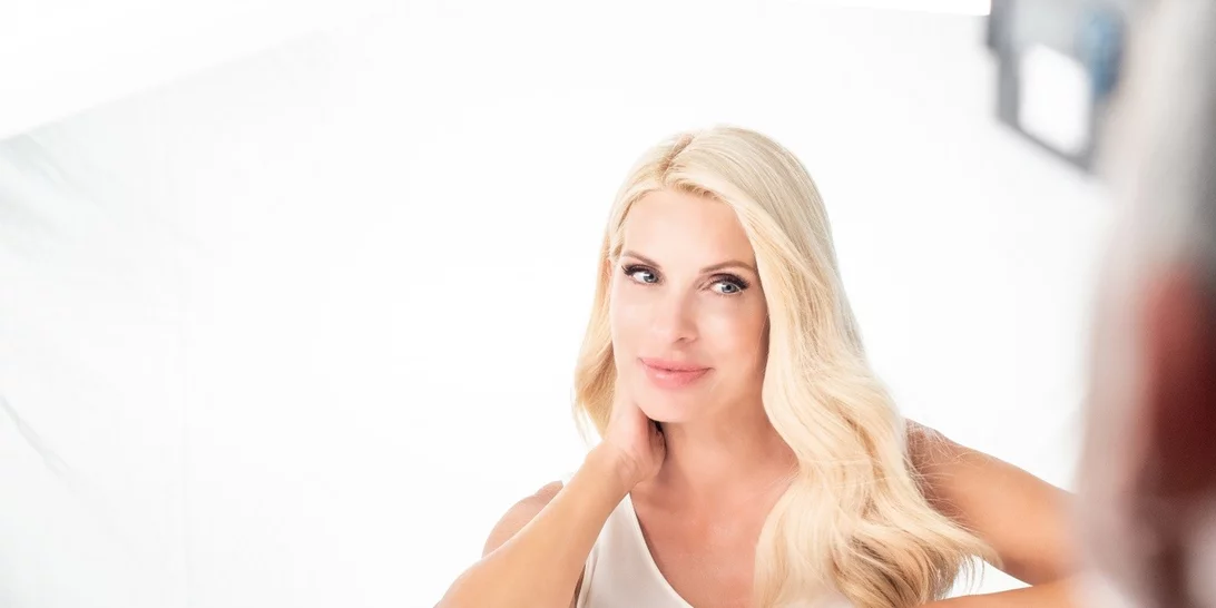 Μάθαμε τι κάνει η Ελένη Μενεγάκη και δείχνει λαμπερή σε κάθε ηλικία