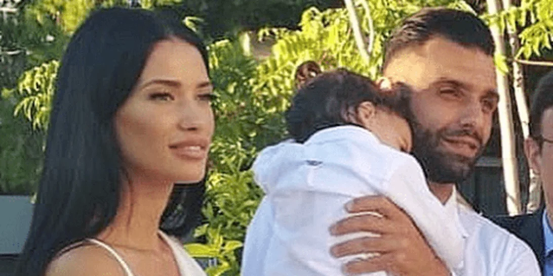 Γνωστό ζευγάρι της ελληνικής showbiz βάφτισε τον γιο του (pics)