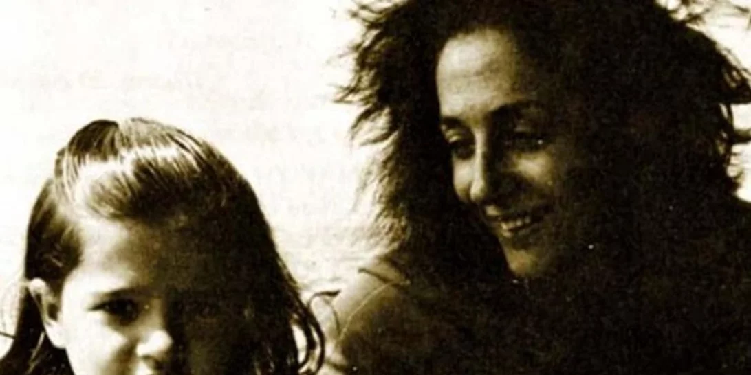 Όταν η Έλλη Λαμπέτη υιοθέτησε τη Λίζα | «Αγάπησε αυτό το παιδί με πάθος, όταν της το πήραν έχασε τα πάντα»