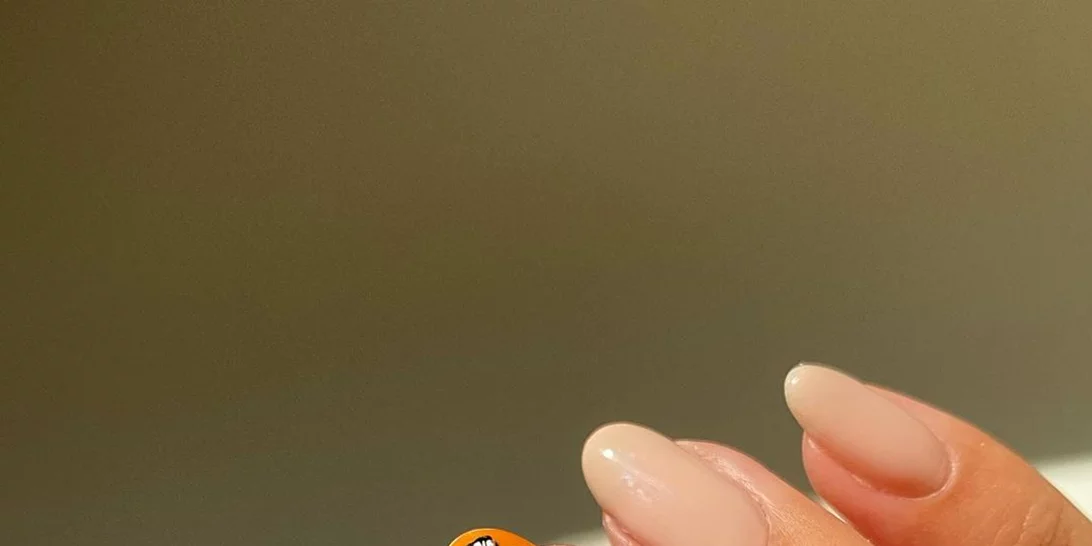 12 φθινοπωρινά μανικιούρ που θα σε κάνουν να ανυπομονείς για τα πρωτοβρόχια